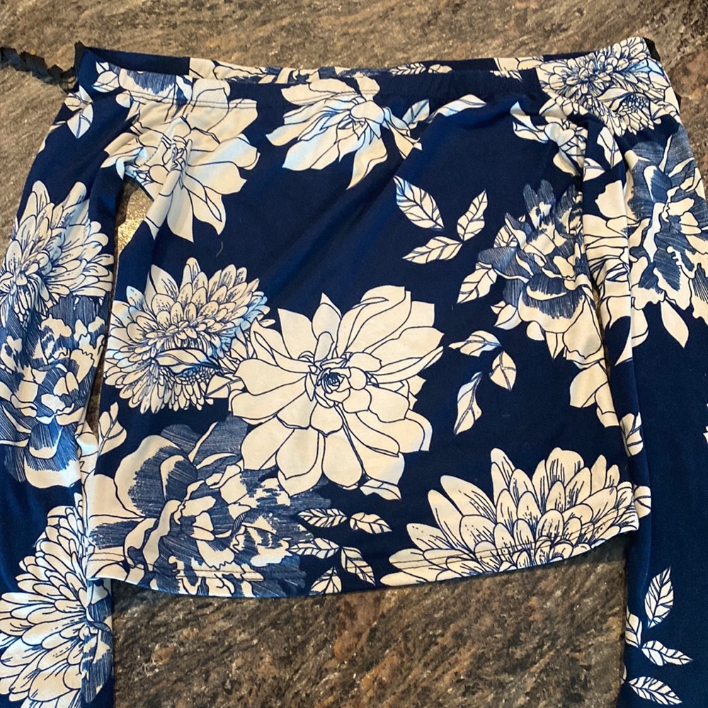 a crop top long sleeve